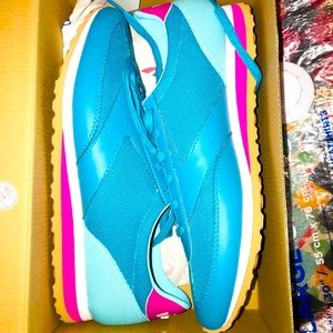 Brooks Women’s Vanguard Athletic Shoes